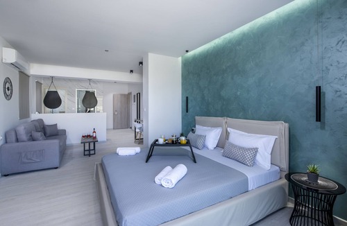 Agia Marina Hotel | xSuites - Adults Only Suites with Private Jacuzzi