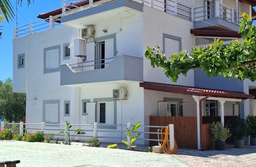Dhermi Hotel | Yard Paradise Rooms