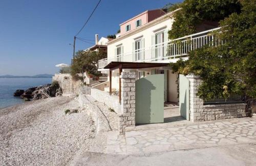 Katavolos Villa | Yellow House Lower,Beachfront, Nissaki, Kaminaki beach