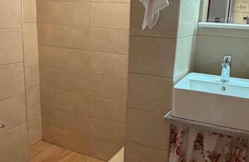 Monastiraki Apartment | Yiayia Mia Village House