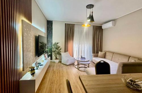 Mbrostar-Urë Apartment | Your Home Fier 2