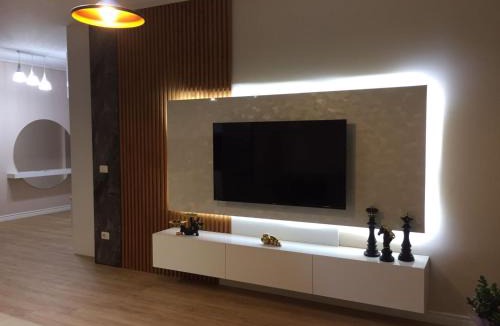 Mbrostar-Urë Apartment | Your Home Fier 2