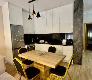 Mbrostar-Urë Apartment | Your Home Fier 2