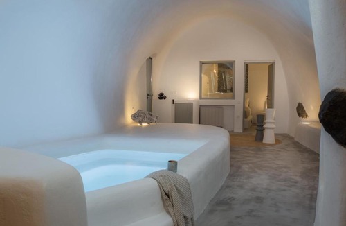 Megalochori Apartment | Yposkafon Concept Two-Bedroom Villa with Private Jacuzzi and Hamam