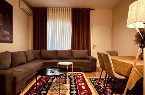 Tirana House | Zarlett House, Pazari ri ,Villa with Garden,Parking