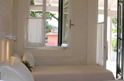 Lakones Hotel | Zefiros Traditional Hotel
