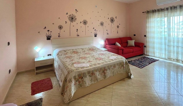 2 Bed Apartment Sleeps 4 with Free Parking