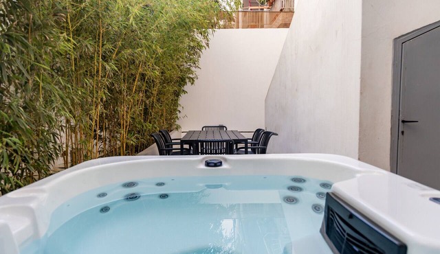 4BR House near Acropolis | Roof Garden | 12 Guests and Hot Tub
