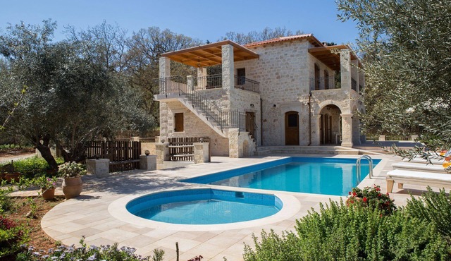 5 bedroom Villa with Traditional Elements