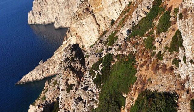 800 year old Castle house on the cliff with seaview- Folegandros Chora Castro in Folegandros
