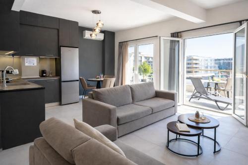 8th-Floor Modern Apartment - 1 Min to Metro - Large balcony