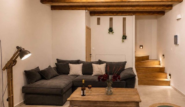 A2 Maisonette - Modern Cretan Living by the Sea in Limenas Chersonisou