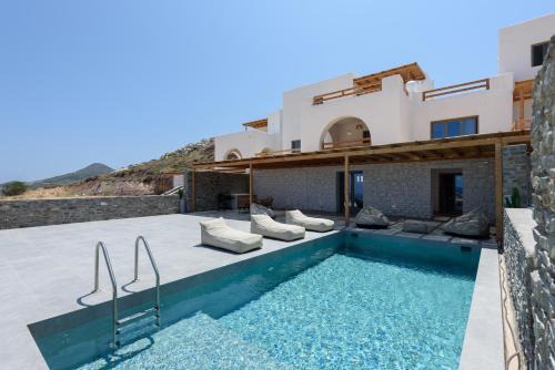 Aegean Pearl Villa in Kampos Paros