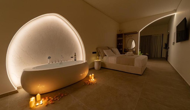 Aelia Suite Romantic Jacuzzi Retreat Private Stay