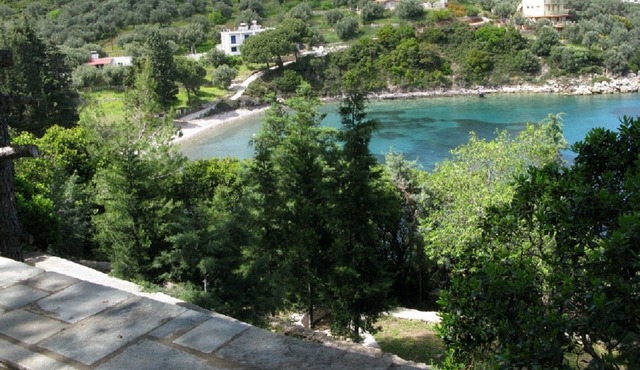 Agios Petros by the Sea / Traditional House located on a magnificent bay in Alonnissos Island