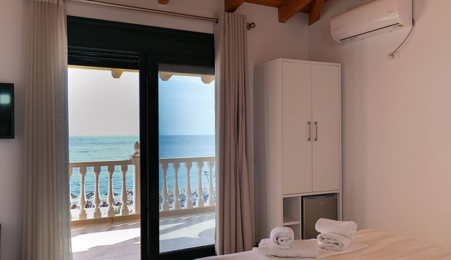 Alex & Sofi Hotel in Himare