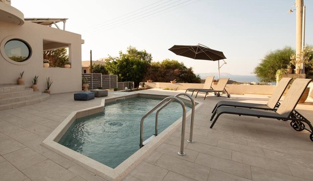 Alice On The Rocks Villa with Sea View, Wi-Fi, and Air Conditioning in Vathianos Kampos
