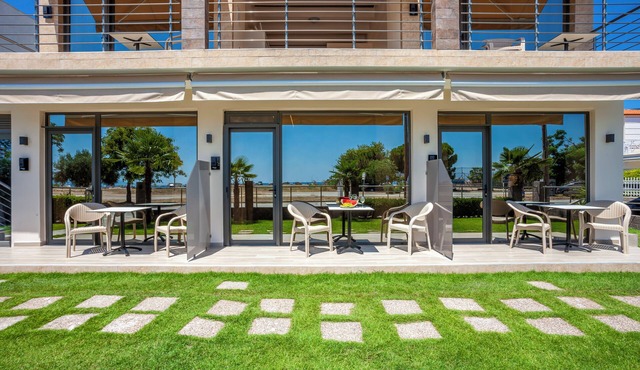 Aliston Deluxe Living - Adults Only