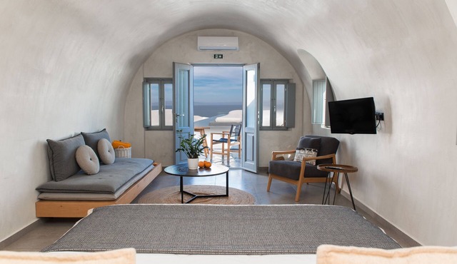 Almyra Oia Suites Adults Only in Santorini