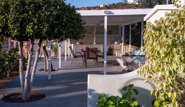 Almyros House I by the sea 3bd with garden & BBQ