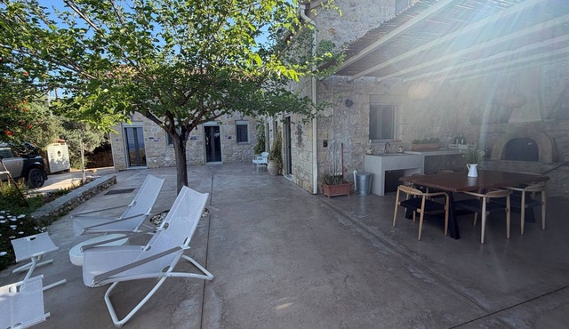 Aloni retreat - stone villa with sea views in Proastio