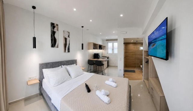 Altheon Studios 20m from the Sea in Fodele