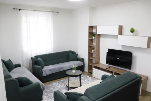 Amara's Home - Cozy 2BR Near Prishtina