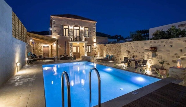 Amara Theta Living With Private Pool in Drapanias