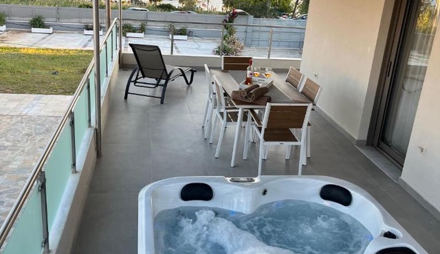 AMORÉA Jacuzzi Suites Evia