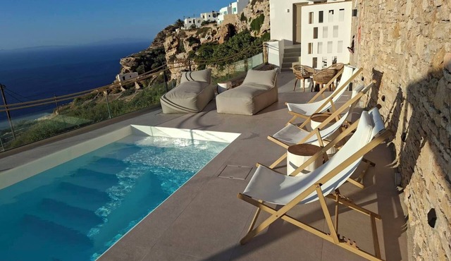 ANDELIAS SIGNATURE SUITES in Folegandros