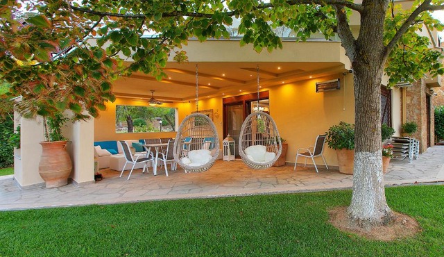 Anemone Villa, Anthology Villas in Sani with Outdoor Hot Tub,