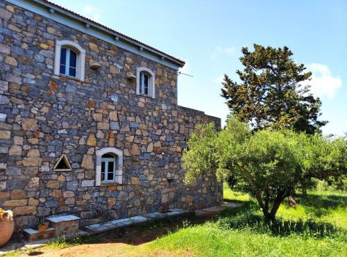 ANTARES, a stone mansion in Crete