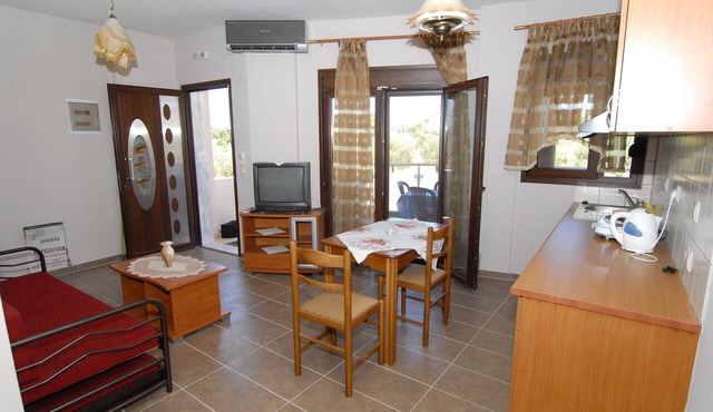 Apartment '2' with Mountain View, Shared Garden and Wi-Fi