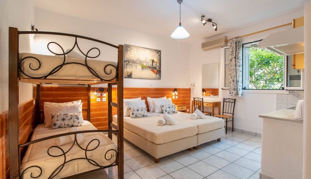 Apartment (3-4 Adults) Near center, Size: 28 met, Semi-basement in paros