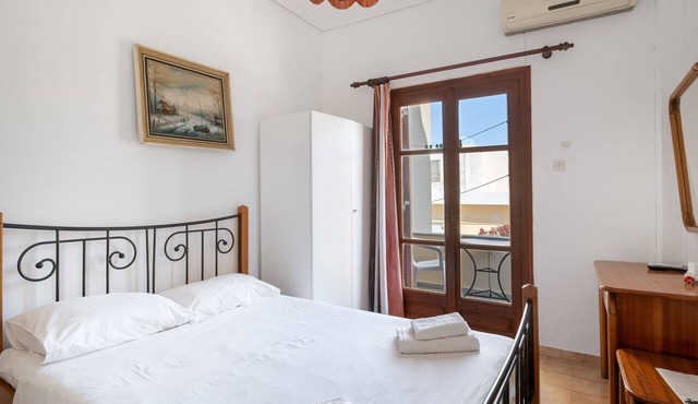 Apartment 'Double Room with Sea View' with Shared Garden and Wi-Fi