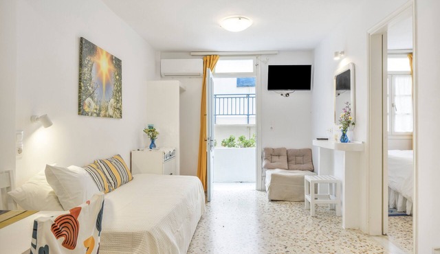 Apartment '- Ground Floor' with Balcony, Wi-Fi and Air Conditioning