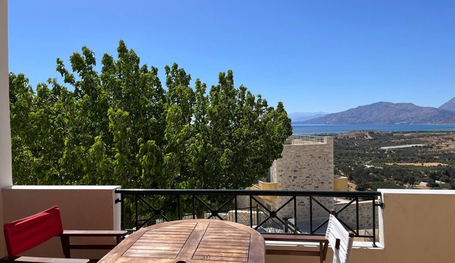 Apartment 'Spitiko' with Sea View, Shared Terrace and Wi-Fi in Faistos