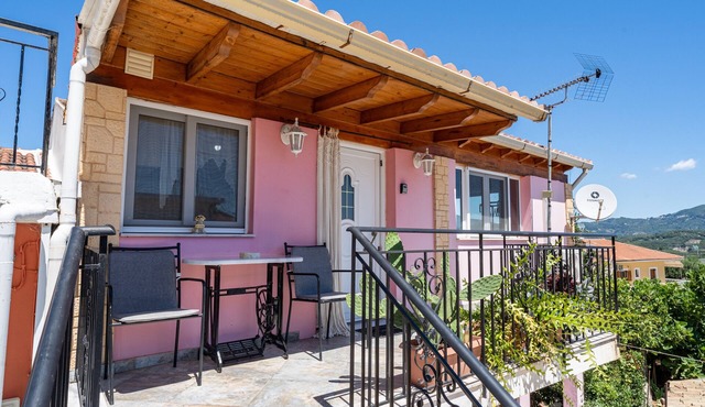 Apartment 'Viola' with Mountain View, Wi-Fi and Air Conditioning in Agios Mattheos