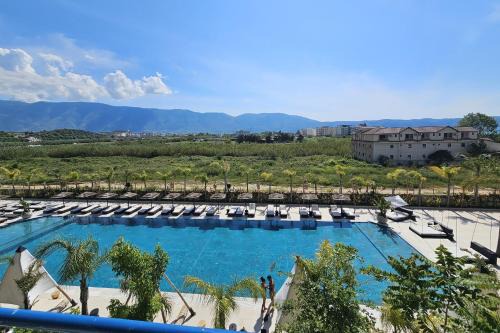 Apartment With Pool View 001 - Happy Rentals