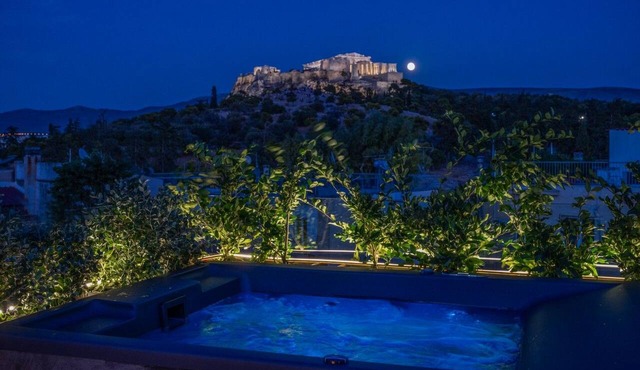 Architect’s Masterpiece Villa with Private Rooftop in Athina
