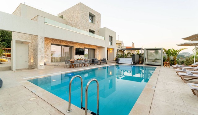Arfna Grand Villa with Private Pool in Afantou