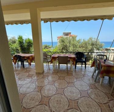Ari's Guest House