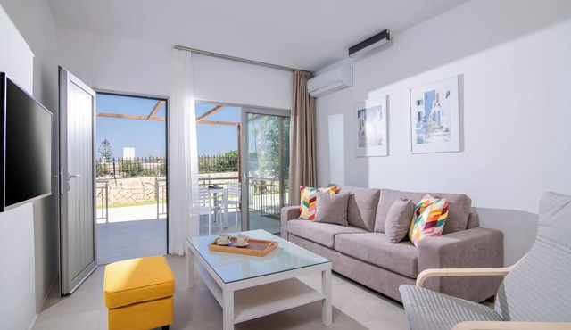 Ariadni apartments & suites in Karteros