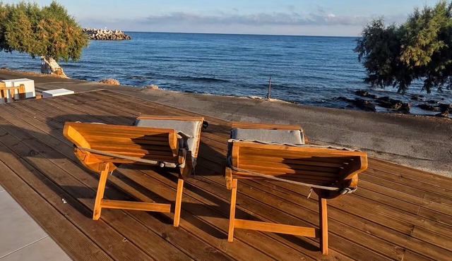 Arie Waterfront House - A Few Steps to the Sea in milatos beach