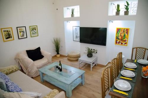 Aroura Homes Garden House 2BR 2BA Free Parking