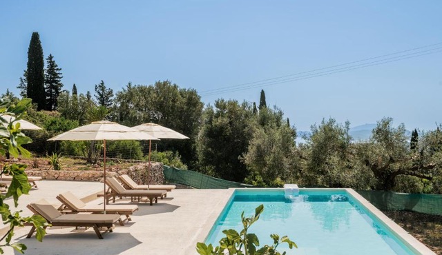 Askos Suites