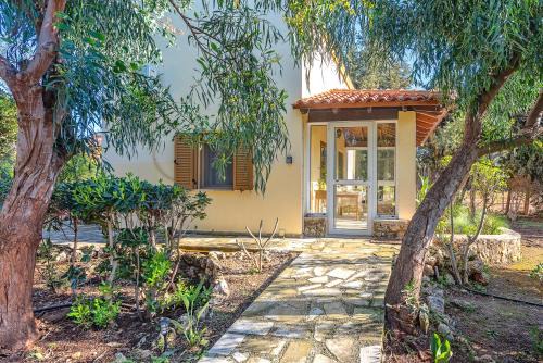 Astrelis Emerald Villa - Cozy House Walking Distance to the Beach in Kalyves