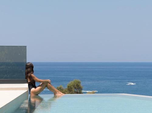 Ayeria Villa, Design Retreat by the Beach & Shops, By ThinkVilla in Mylopotamos