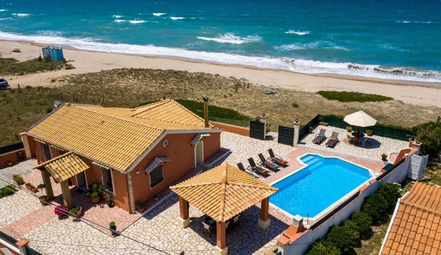 Beach villa Athanasia in Almiros Beach