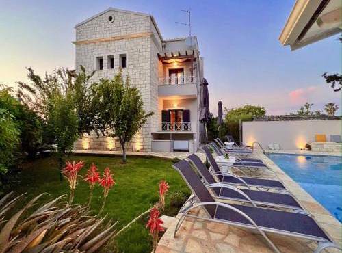 Beach Villa Heart House with private pool by DadoVillas in Acharavi